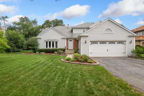 640 Redwood Ln, Lisle, IL 60532