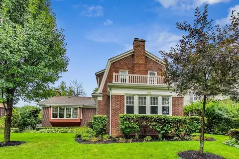 717 N Vail Ave, Arlington Heights, IL 60004