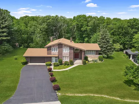 11710 Center Dr, Lemont, IL 60439