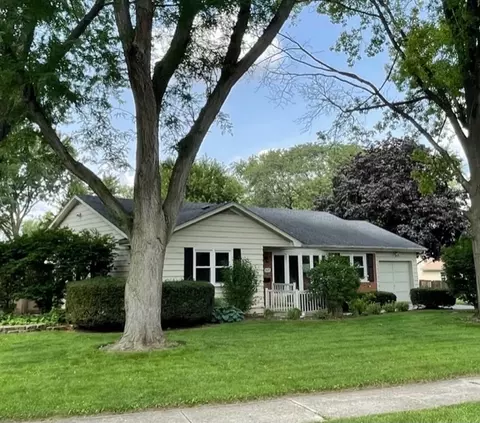 229 Tanoak Ln, Naperville, IL 60540