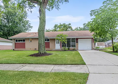 580 Geronimo St, Hoffman Estates, IL 60169