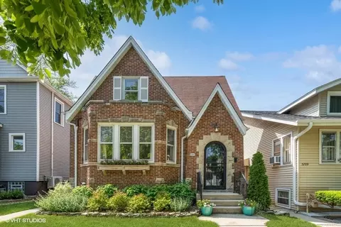 5707 W Warwick Ave, Chicago, IL 60634