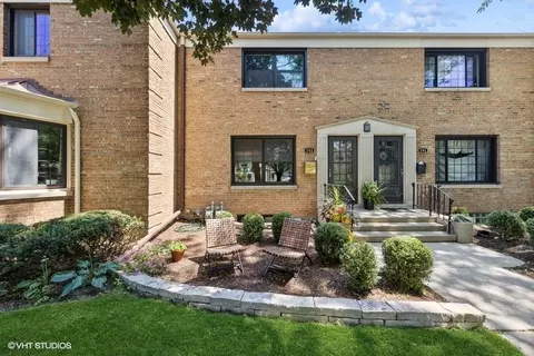 143 Fellows Ct, Elmhurst, IL 60126
