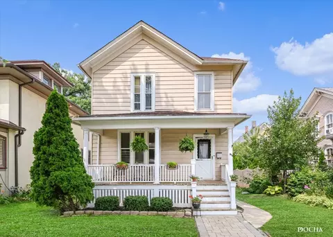 316 N Spring St, Elgin, IL 60120