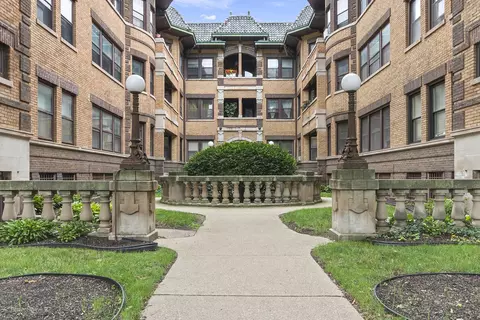 935 E Hyde Park Blvd #2, Chicago, IL 60615