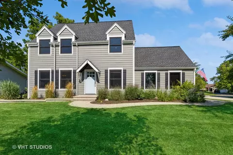 2 Clipper Ct, Third Lake, IL 60030