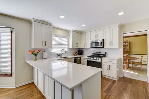1519 Laburnum Rd, Hoffman Estates, IL 60192 photo 9