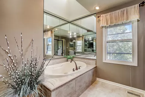 1519 Laburnum Rd, Hoffman Estates, IL 60192 photo 28