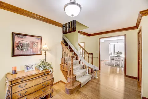1519 Laburnum Rd, Hoffman Estates, IL 60192 photo 3