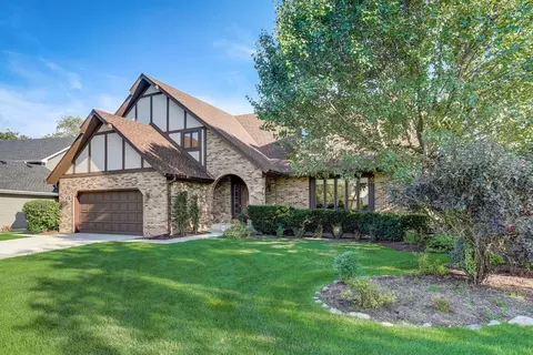 1519 Laburnum Rd, Hoffman Estates, IL 60192 photo 2