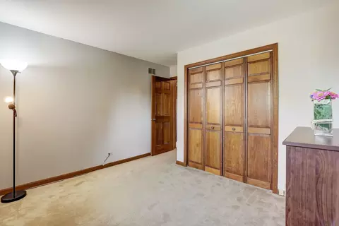 1519 Laburnum Rd, Hoffman Estates, IL 60192 photo 21