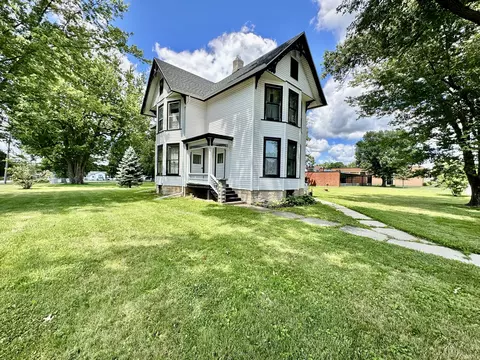 321 S Benton St, Winnebago, IL 61088
