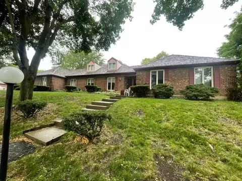 143 Glen Rd, Hawthorn Woods, IL 60047