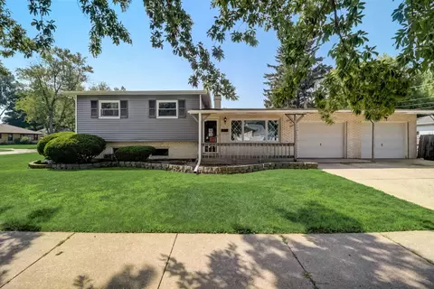 701 Luda St, Elgin, IL 60120