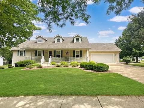1015 Appaloosa Dr, Freeport, IL 61032