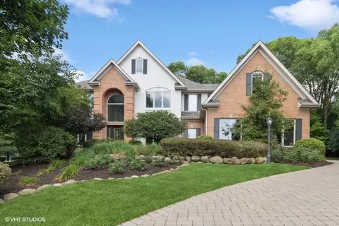 25706 Blackhawk Ln, Lake Barrington, IL 60010