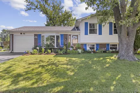 207 Heine Dr, Streamwood, IL 60107