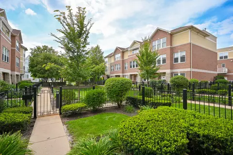 231 N West St #0, Wheaton, IL 60187 photo 4