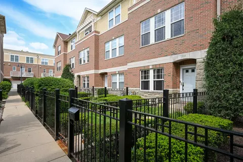 231 N West St #0, Wheaton, IL 60187 photo 3