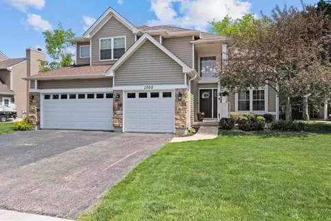 1700 Edgewood Dr, Algonquin, IL 60102
