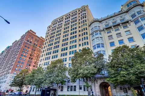 3300 N Lake Shore Dr #2B, Chicago, IL 60657