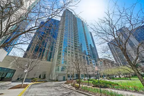 201 N Westshore Dr #2106, Chicago, IL 60601