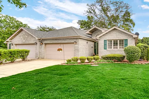 2 Hilgert Ct, Grant Park, IL 60940
