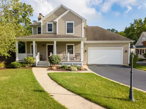 139 Center St, Crystal Lake, IL 60014