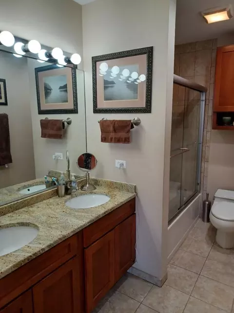 9019 Abbey Ln, Des Plaines, IL 60016 photo 14