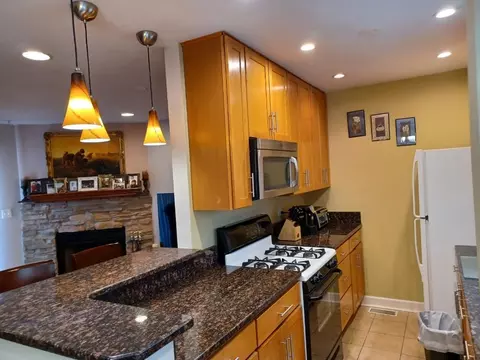 9019 Abbey Ln, Des Plaines, IL 60016 photo 5