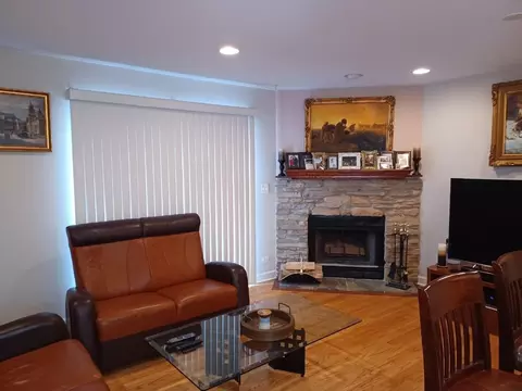 9019 Abbey Ln, Des Plaines, IL 60016 photo 9