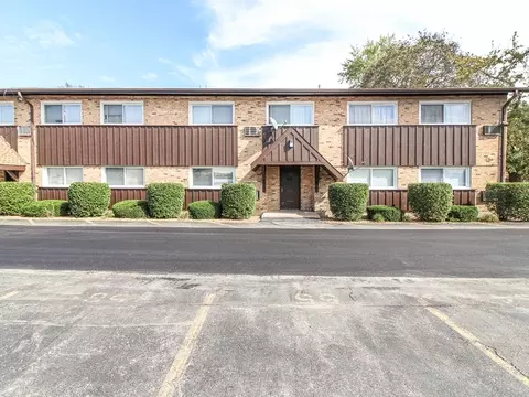4439 Arbor Cir #1, Downers Grove, IL 60515