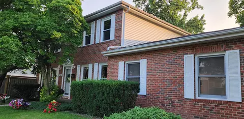 1530 Center St, Des Plaines, IL 60018