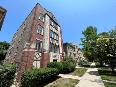 2720 W Greenleaf Ave, Chicago, IL 60645
