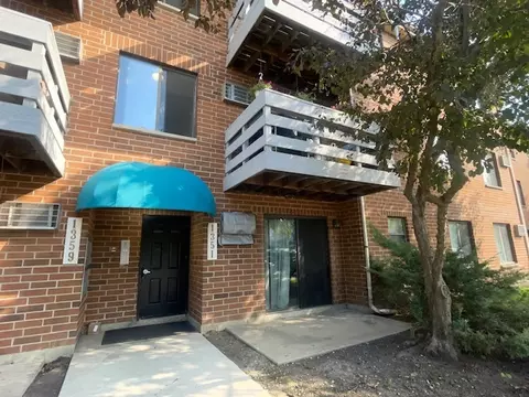 1351 N Winslowe Dr #104, Palatine, IL 60074