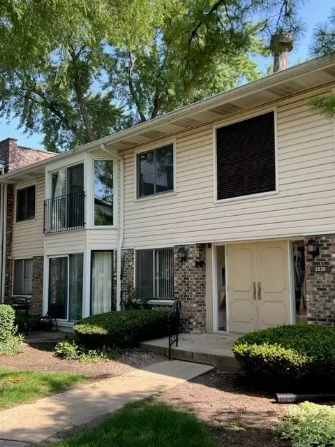 2830 Mitchell Dr #8, Woodridge, IL 60517