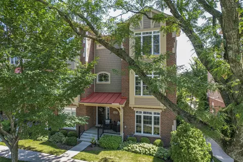 445 N 2nd St, Geneva, IL 60134