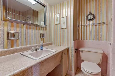 1561 Lee Ave, Melrose Park, IL 60160 photo 13