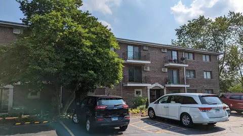 1220 S Lorraine Rd #3G, Wheaton, IL 60189