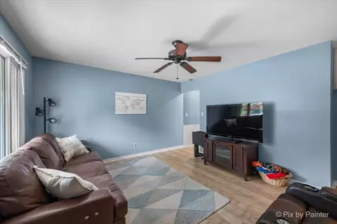 5504 Thelen Ave, Mchenry, IL 60050 photo 2
