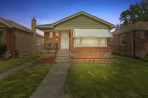 10047 S Hoxie Ave, Chicago, IL 60617