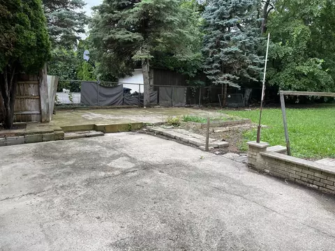 320 Bellaire Ave, Des Plaines, IL 60016 photo 24