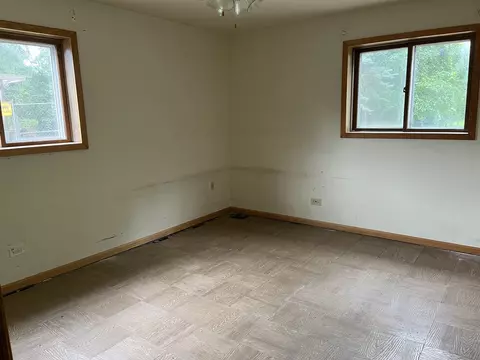 320 Bellaire Ave, Des Plaines, IL 60016 photo 19