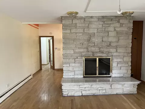 320 Bellaire Ave, Des Plaines, IL 60016 photo 6