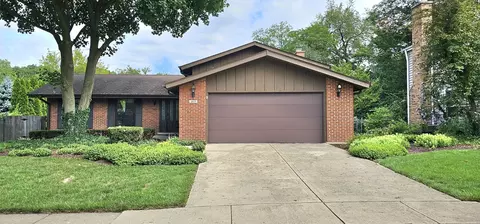 2059 Spring Green Dr, Wheaton, IL 60189