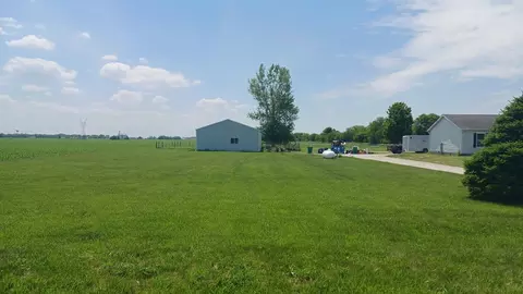 4775 E Grinter Rd, Gardner, IL 60424 photo 2