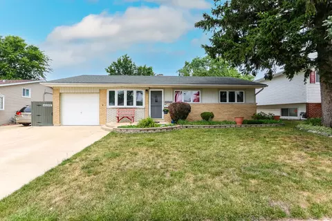 114 E Drummond Ave, Glendale Heights, IL 60139