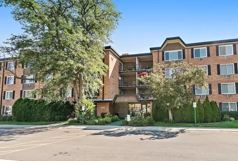 1207 S Old Wilke Rd #409, Arlington Heights, IL 60005