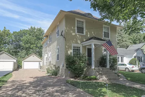 229 N Harrison St, Batavia, IL 60510