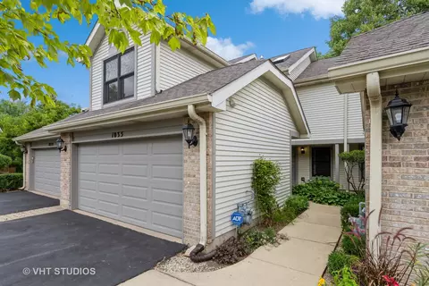 1035 N Auburn Woods Dr, Palatine, IL 60067